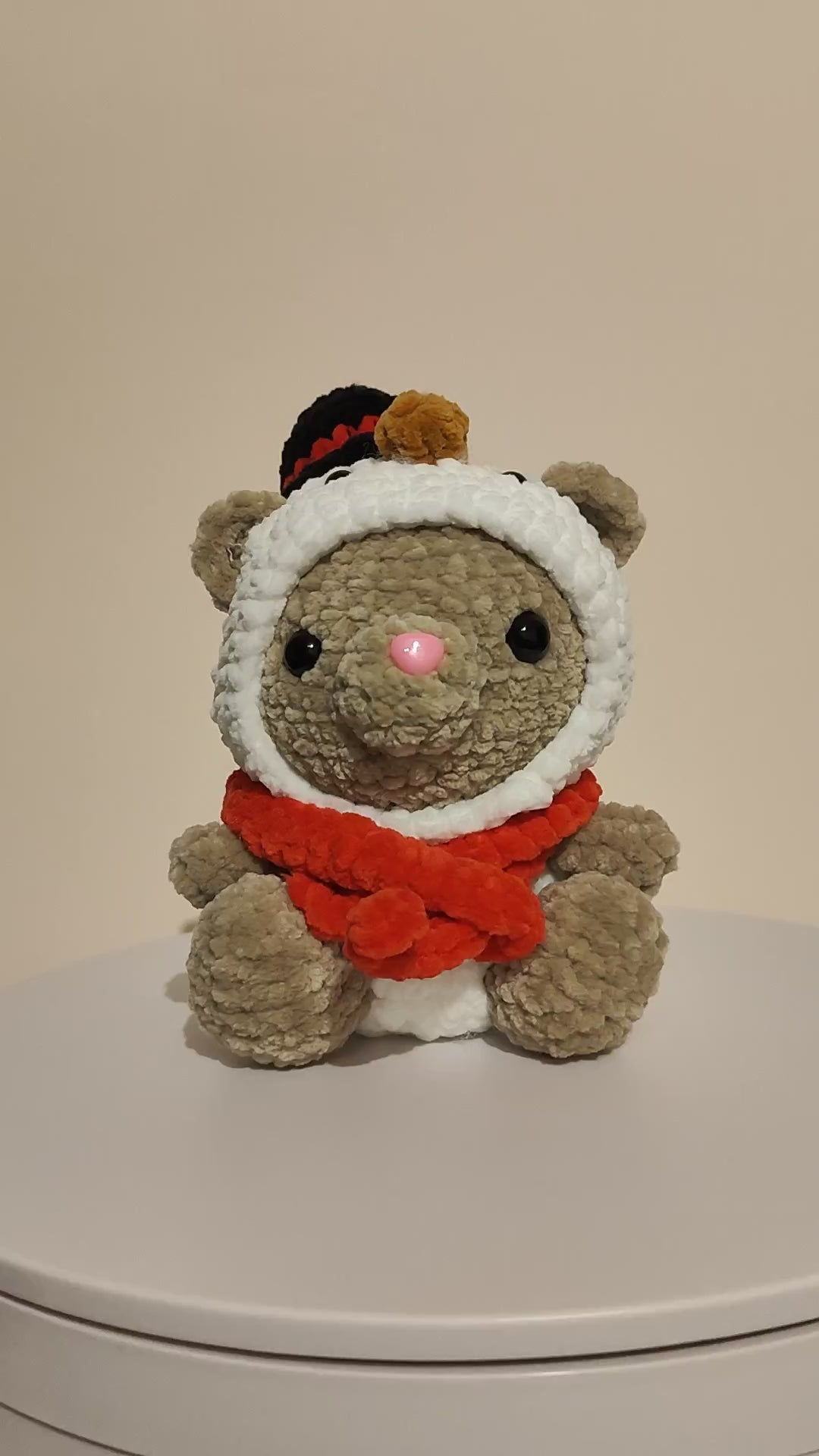 Teddy im Schneemann Kostüm